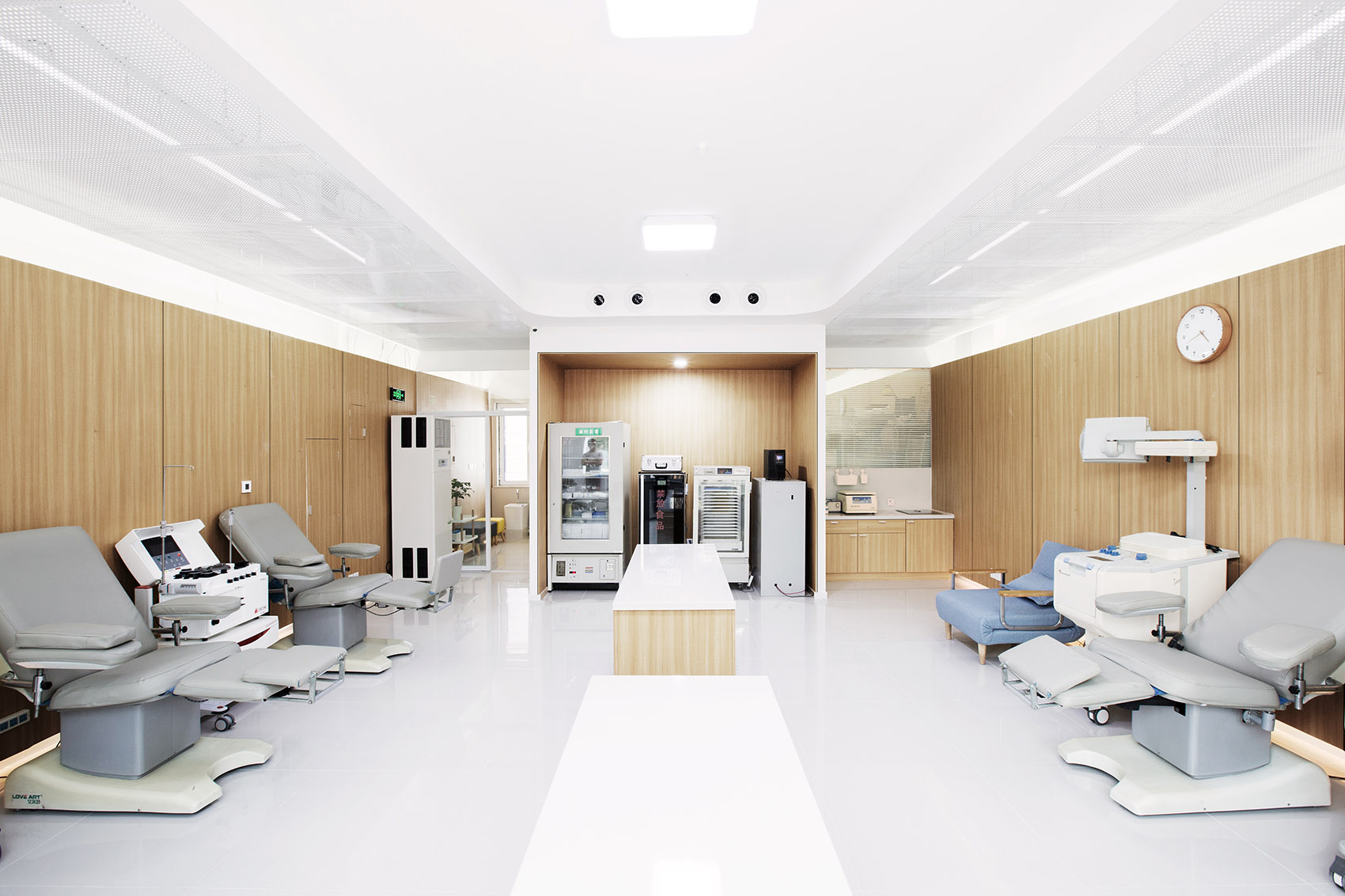 06-Langfang-Blood-Donation-Center_HILLS-design.jpg