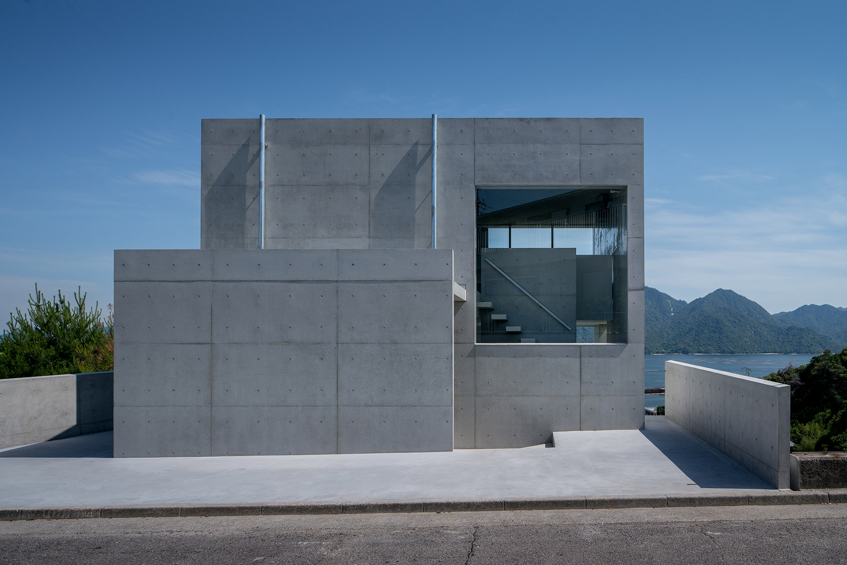 002-house-in-ajina-by-kazunori-fujimoto-architect-associates.jpg