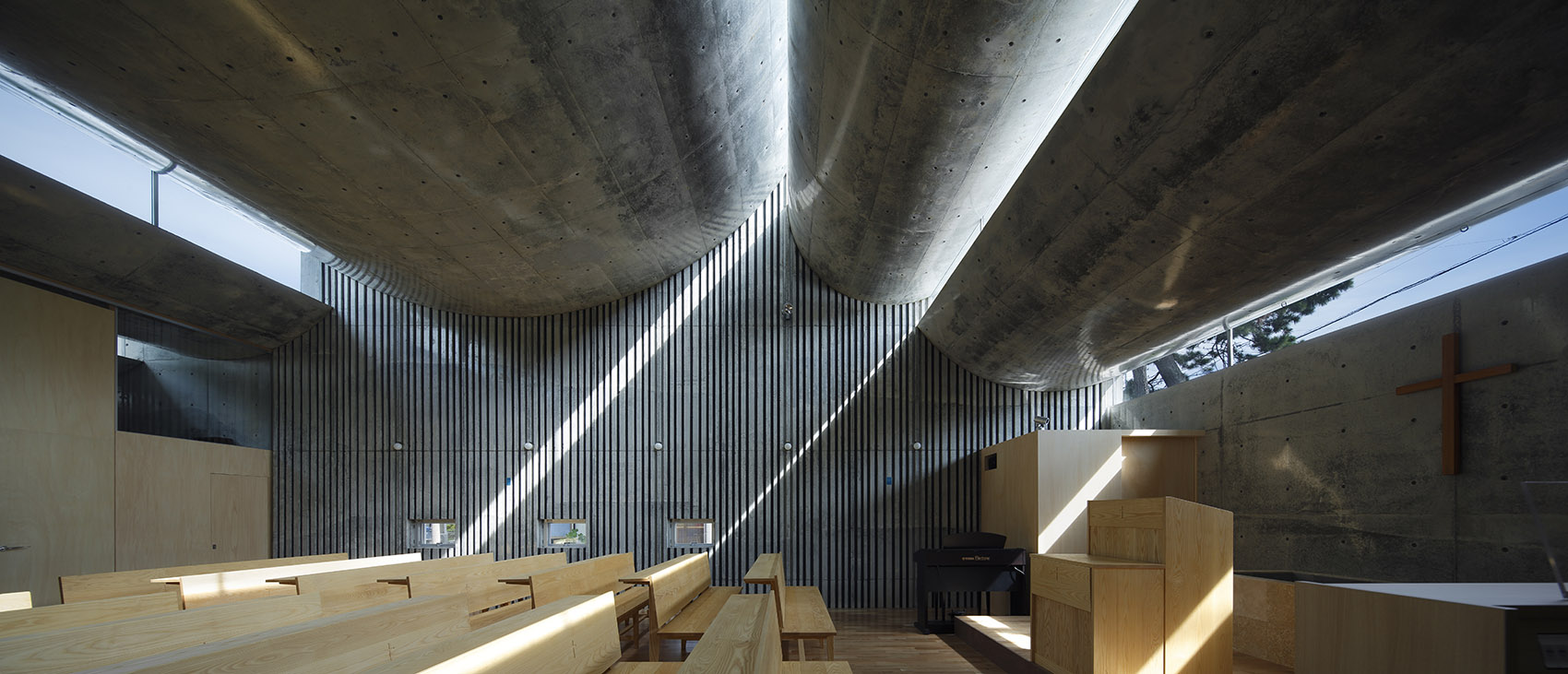 045-shonan-christ-church-by-takeshi-hosaka-architects.jpg