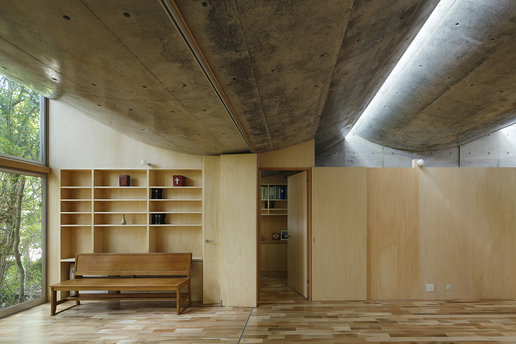 038-shonan-christ-church-by-takeshi-hosaka-architects.jpg