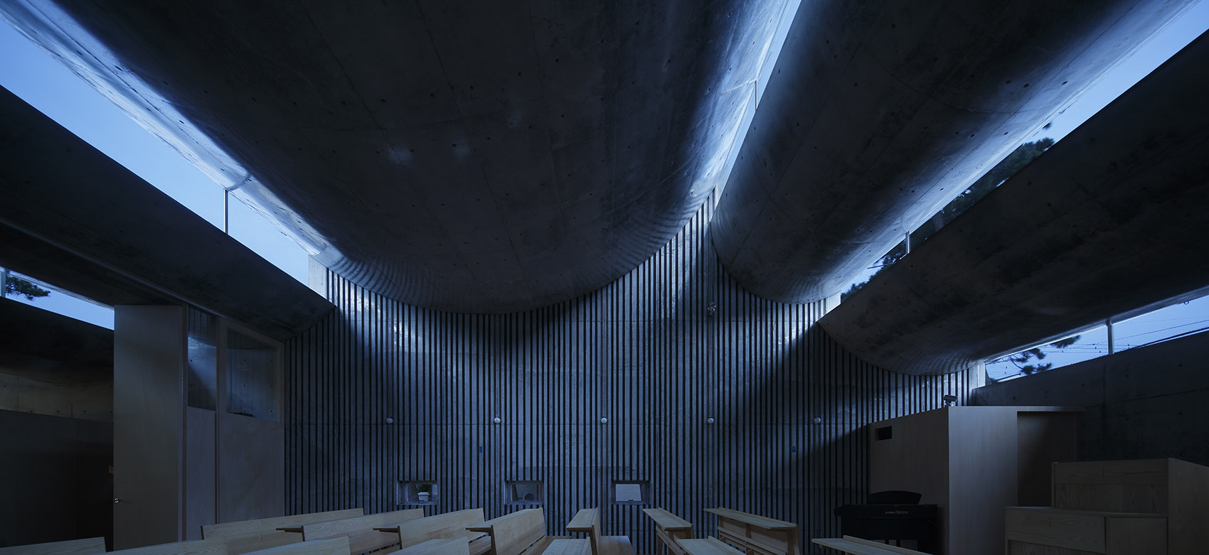 017-shonan-christ-church-by-takeshi-hosaka-architects.jpg