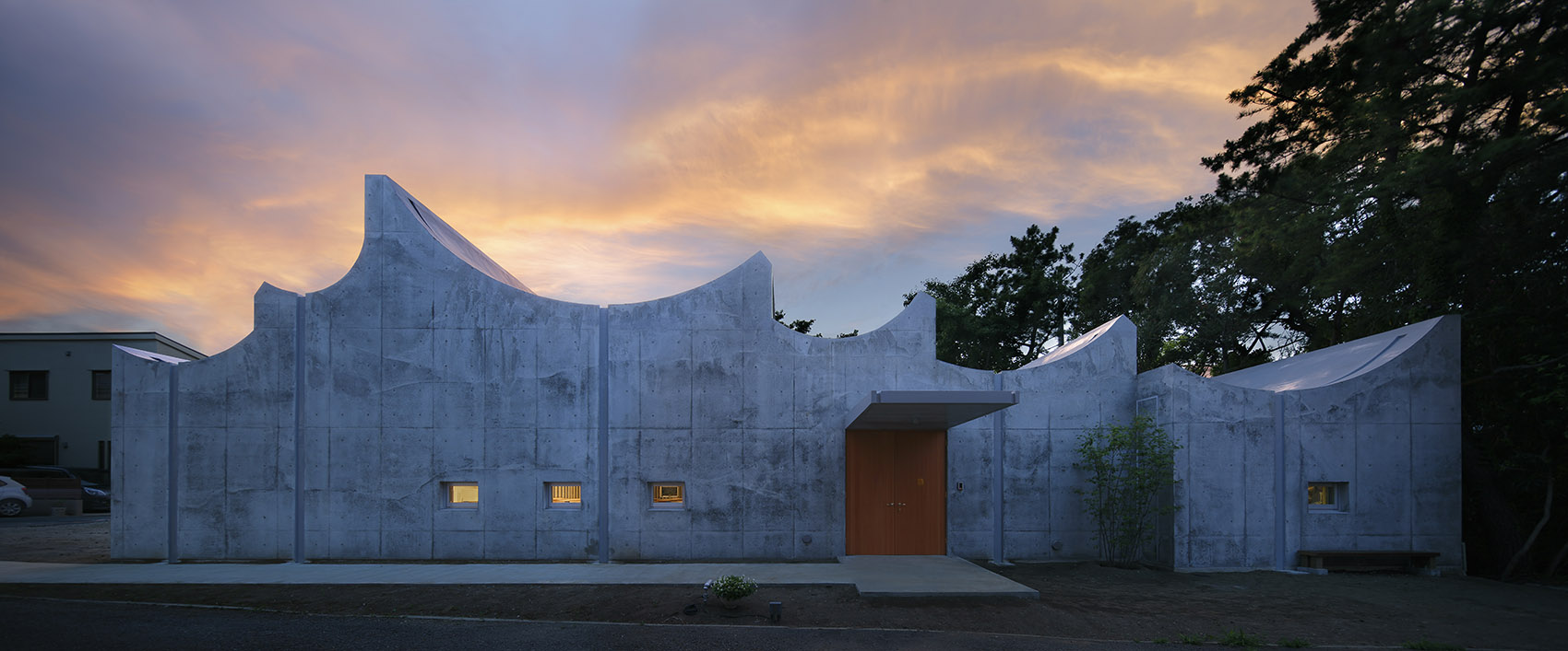 018-shonan-christ-church-by-takeshi-hosaka-architects.jpg