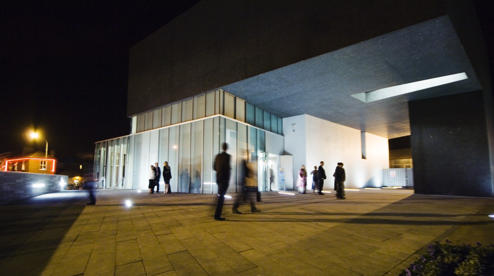 RK_Solstice_Arts_Centre_Theatre-goers_arriving_for_a_performance.jpg