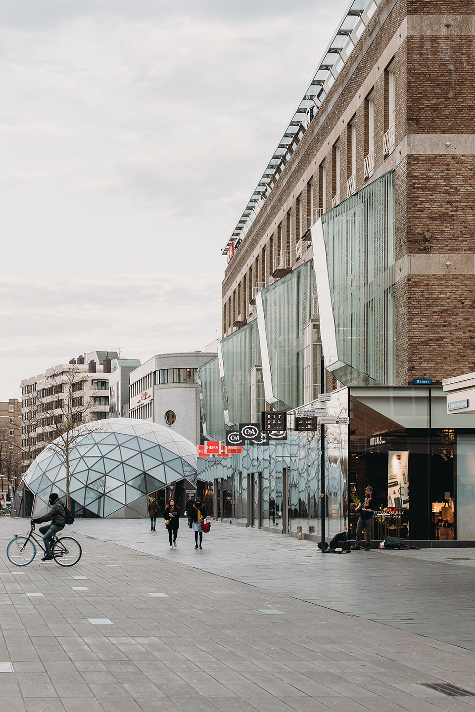 005-18-septemberplein-renovation-in-eindhoven-by-unstudio.jpg