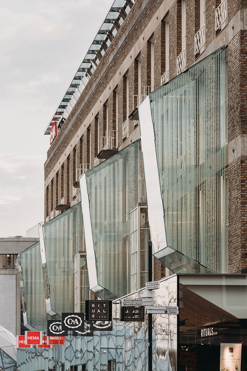 006-18-septemberplein-renovation-in-eindhoven-by-unstudio.jpg