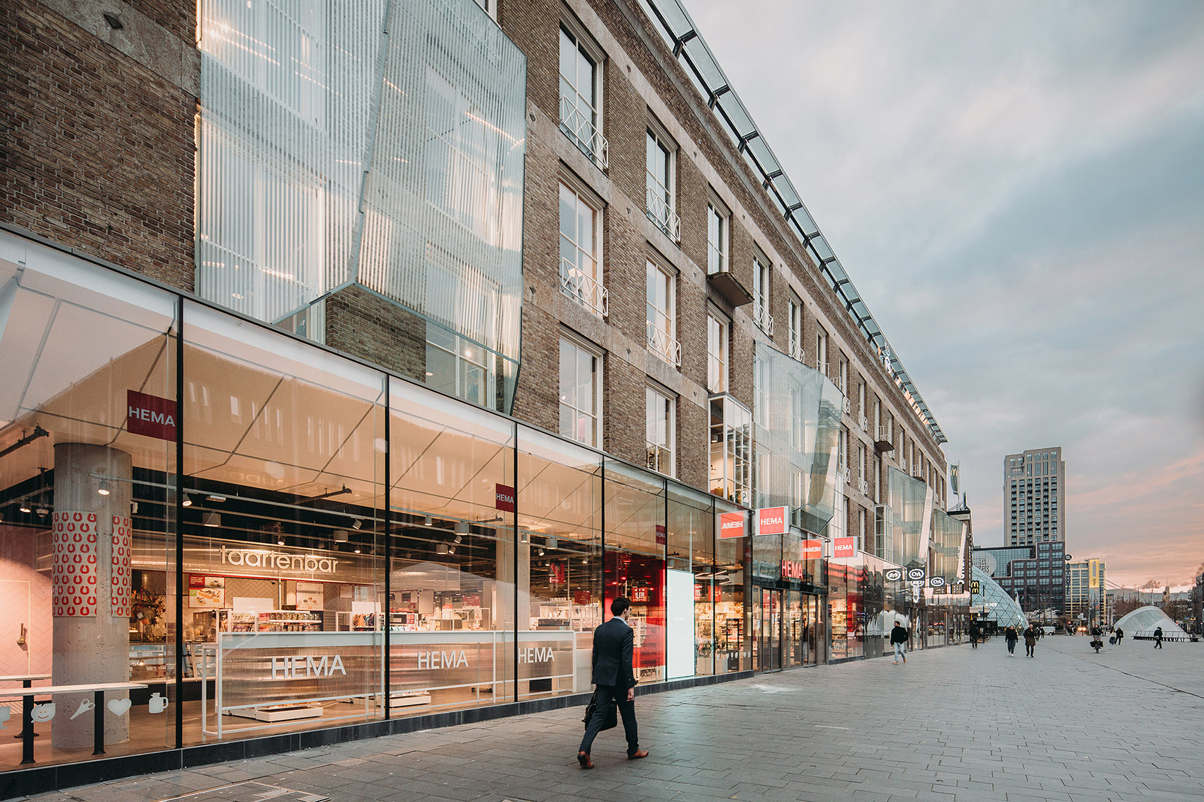 002-18-septemberplein-renovation-in-eindhoven-by-unstudio.jpg