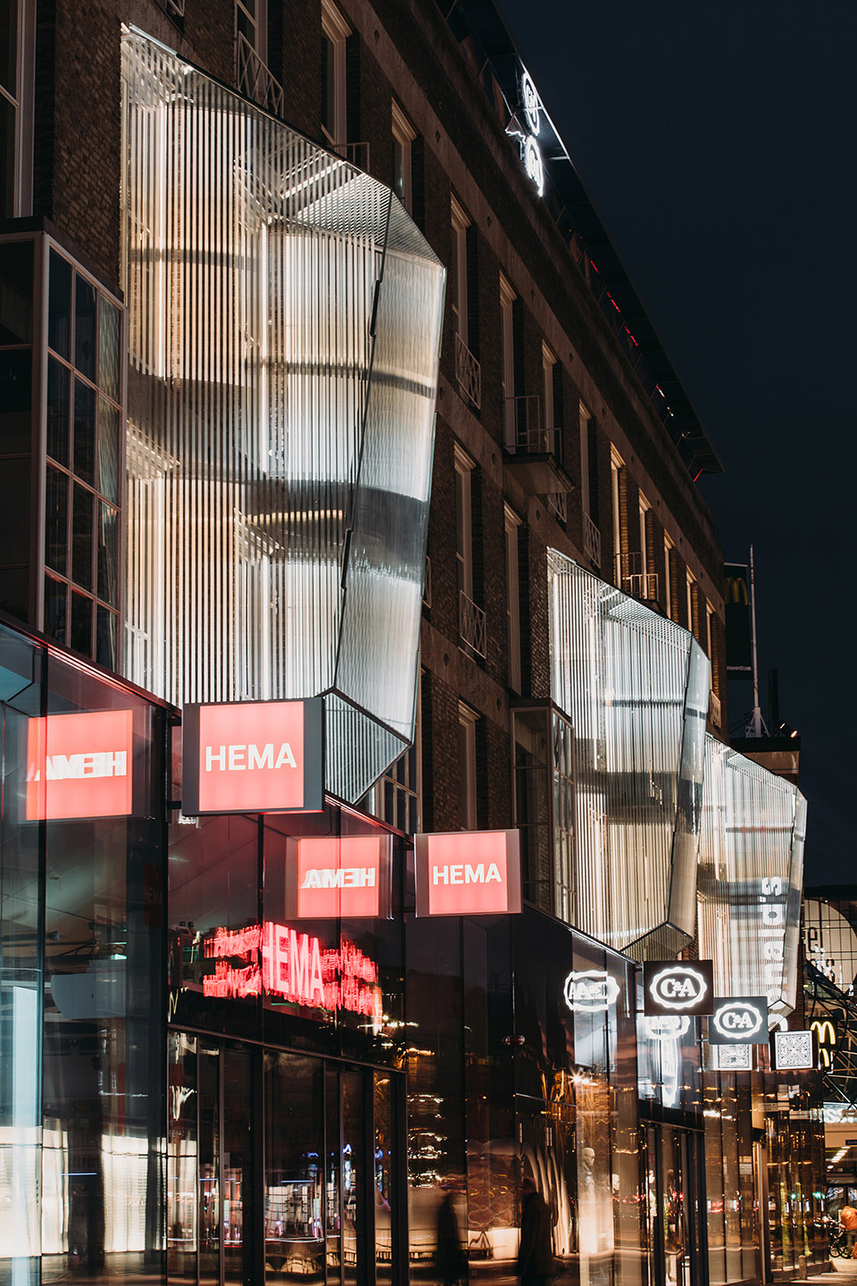 009-18-septemberplein-renovation-in-eindhoven-by-unstudio.jpg