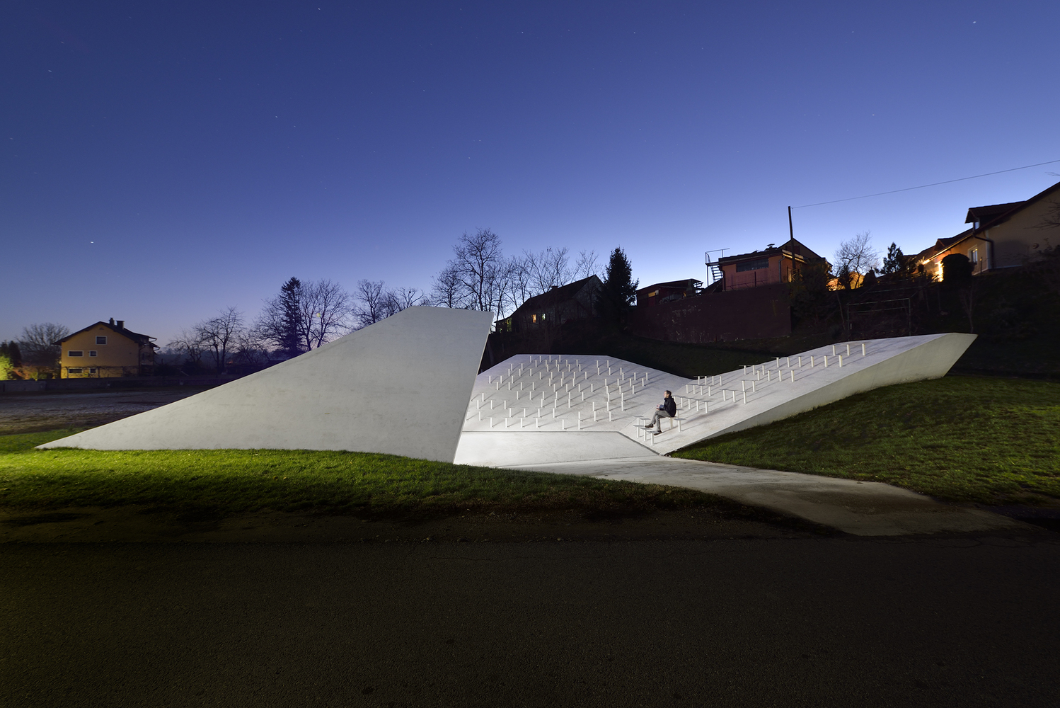 skorba_village_center_01_night_view.jpg