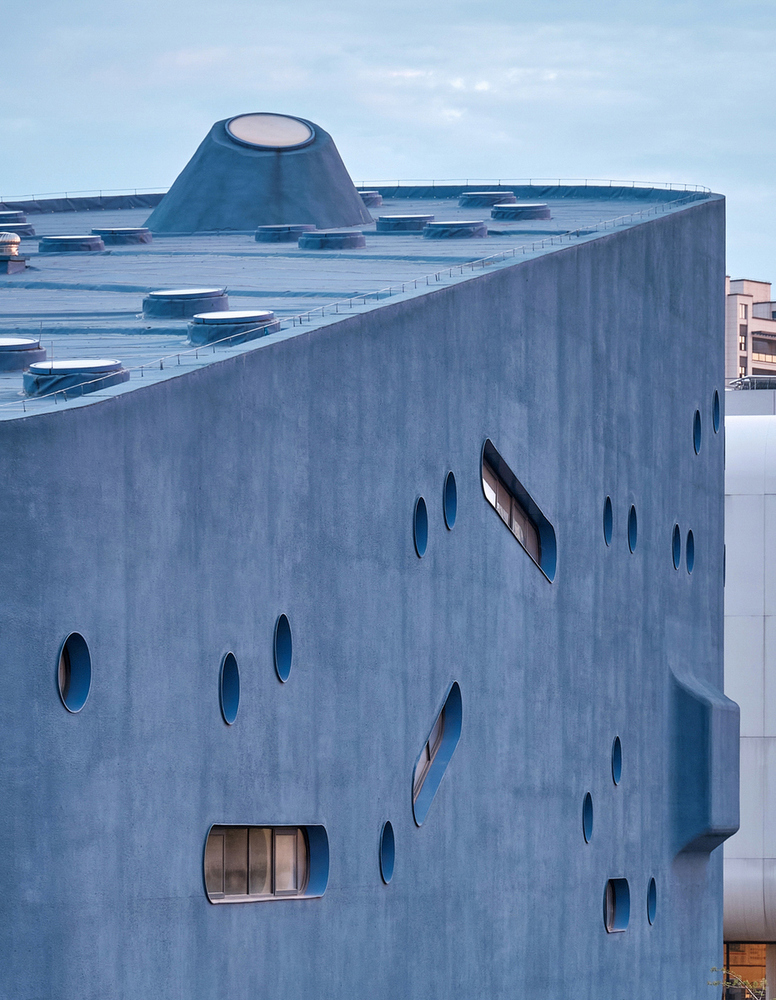 Round_Windows_and_Skylights_Credit_Jonathan_Leijonhufvud.jpg