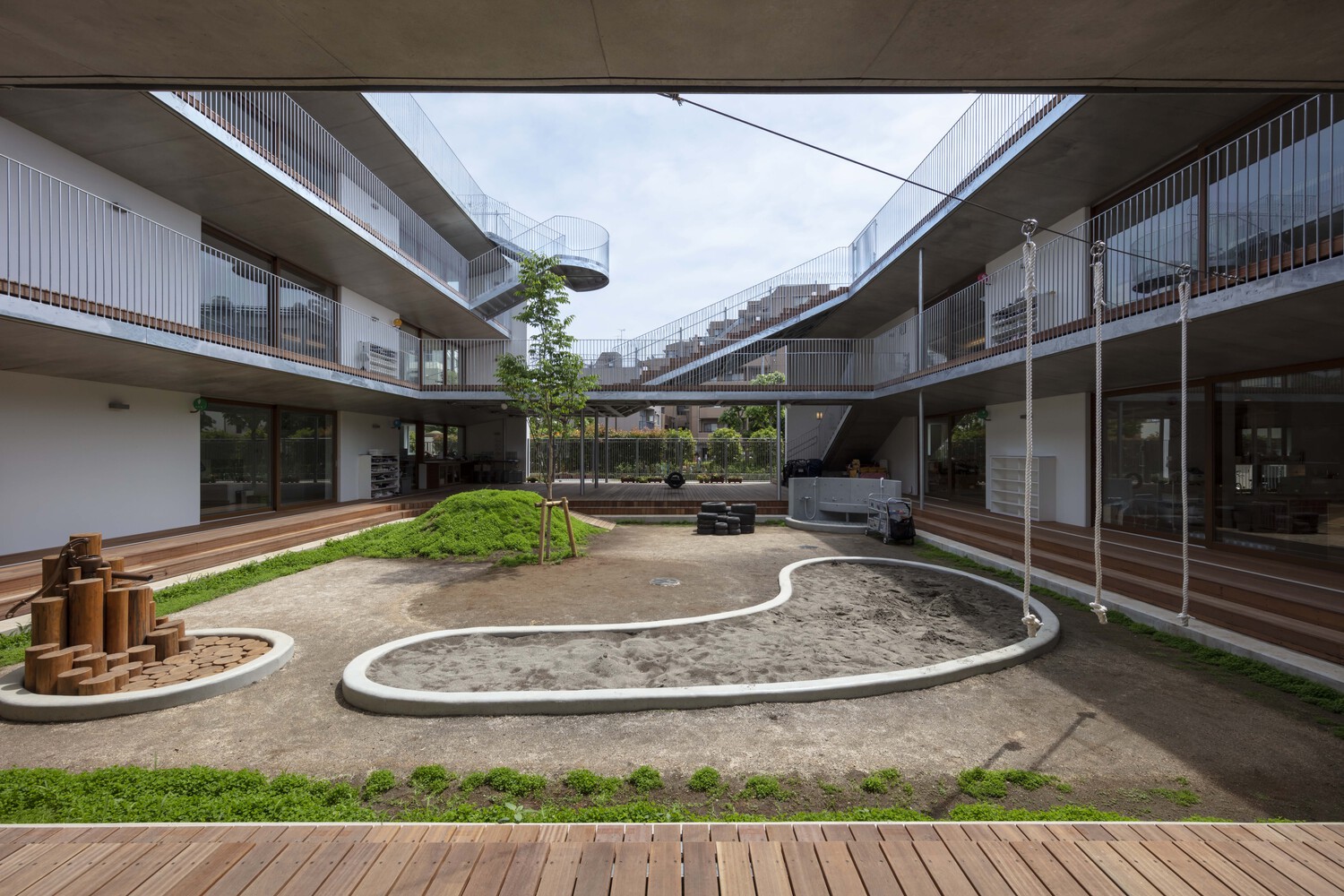 hn06-courtyard.jpg