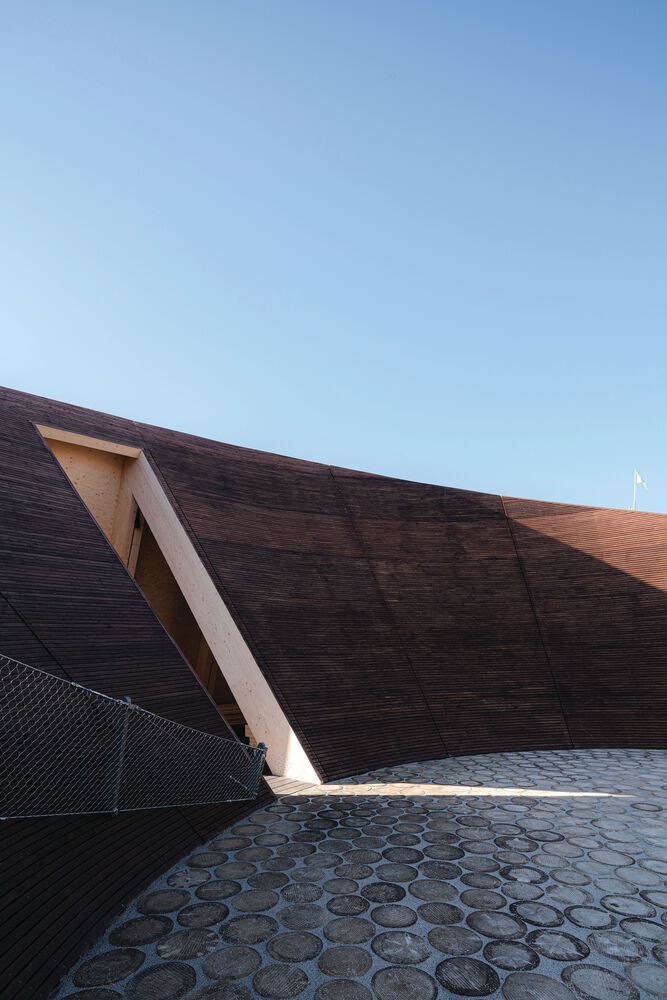 helsinkibiennialpavilion-verstas-21-cross-cut-timber-paving-pyry-kantonen.jpg