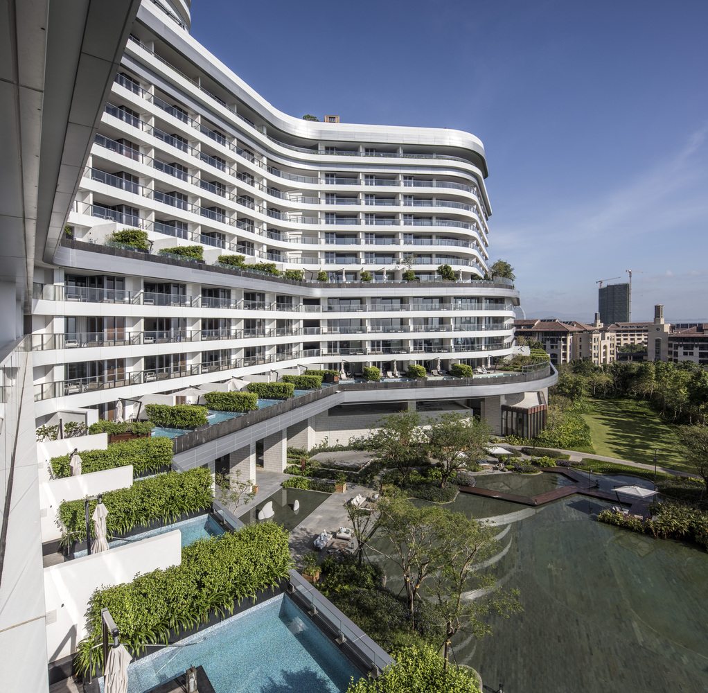 4_Rosewood_Sanya_Base_and_Balcony_Plunge_Pools_(c)_Shen_Zhonghai__1st_Image.jpg