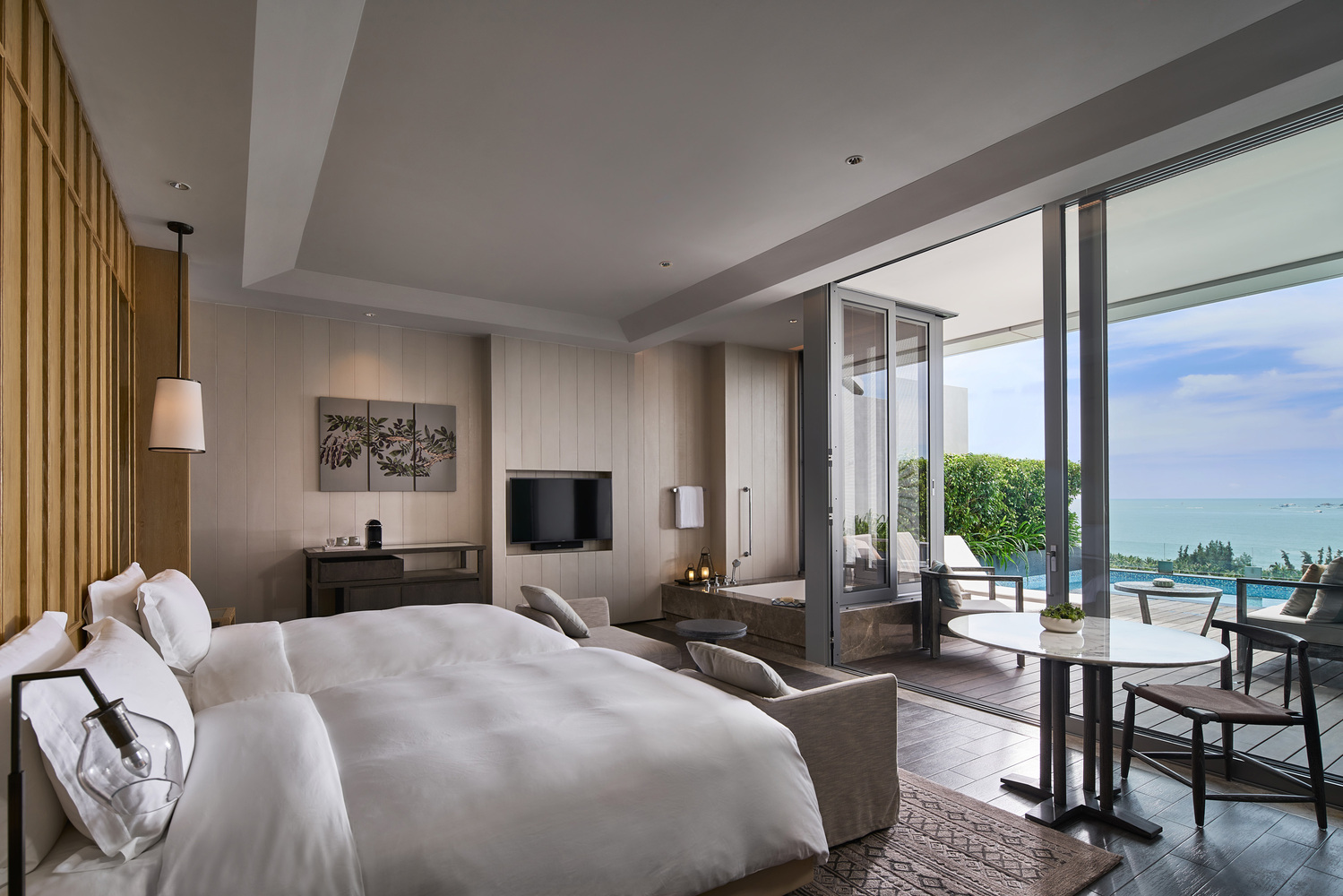 8_Rosewood_Sanya_Guestroom_(c)_Owen_Raggett.jpg