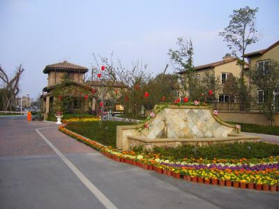 麓山国际社区（看图远不如实景）